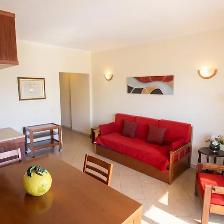 Apartmán Charming In With Pool